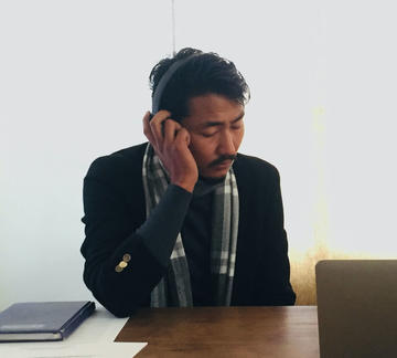 Benjong Kokba listening to Hutton’s recording of Chang songs (The Highland Institute, 17.2.2022; photo: Chijanbemo M. Ezung)